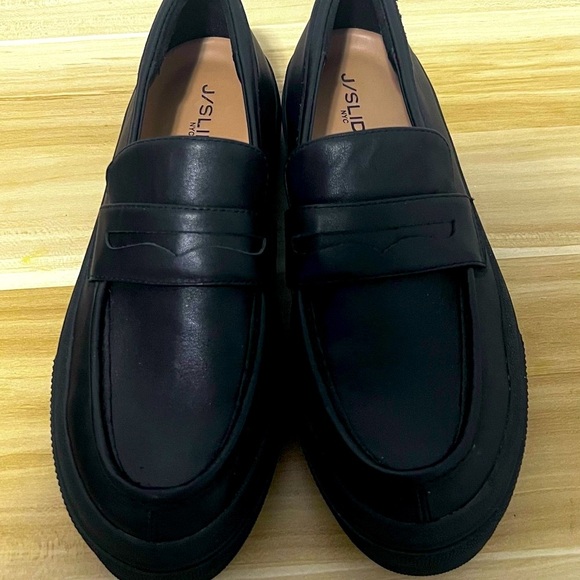 Classic Black Leather Slip-On Loafers - Picture 4 of 9